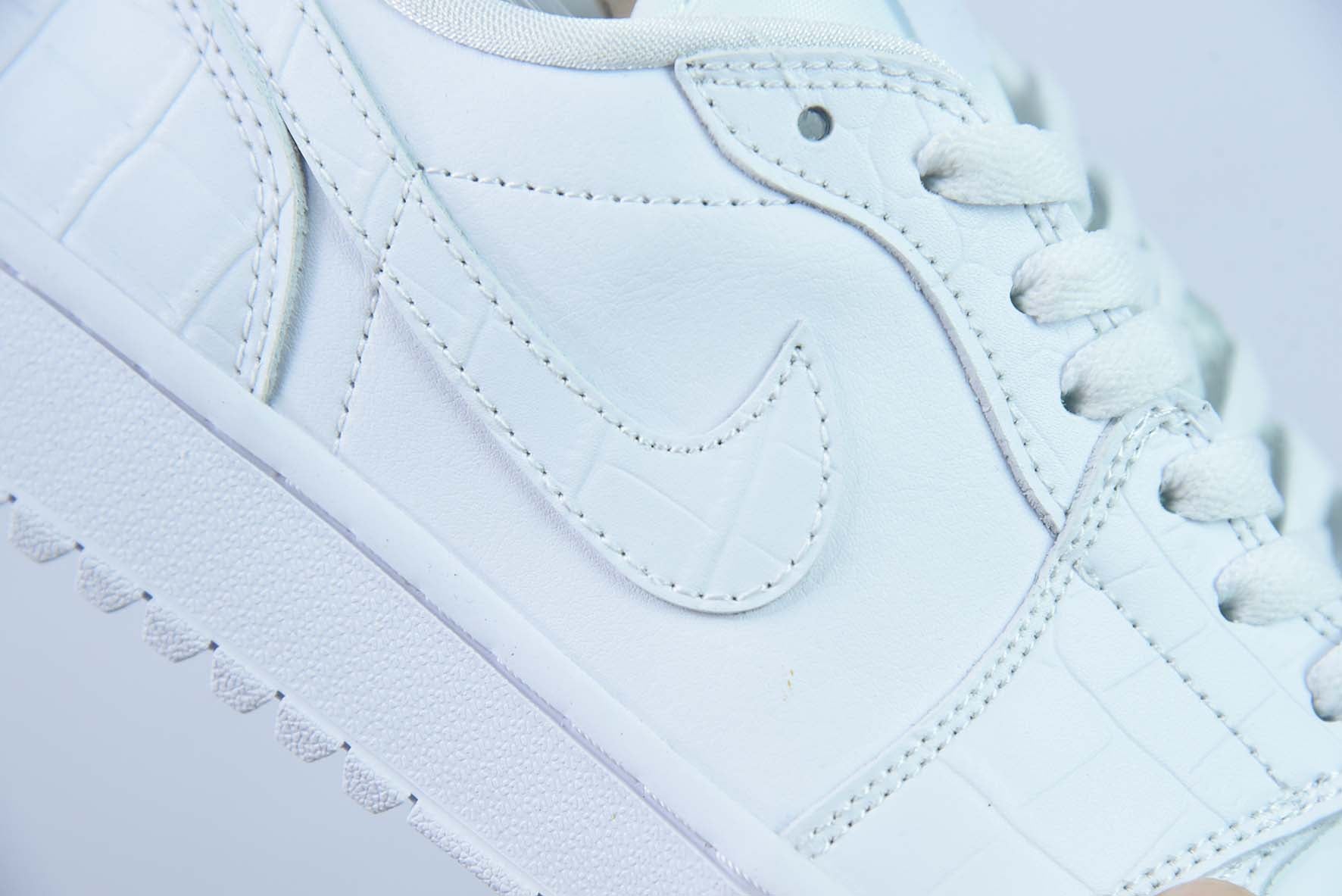 Jordan 1 Retro Low Golf White Croc