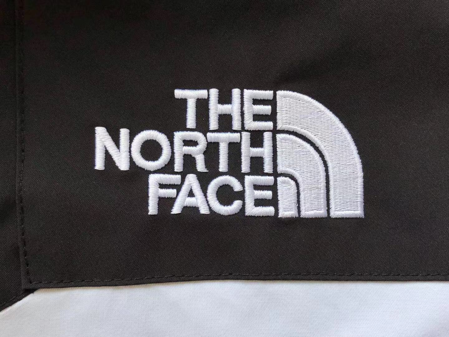 Jaqueta Supreme x The North Face S Logo